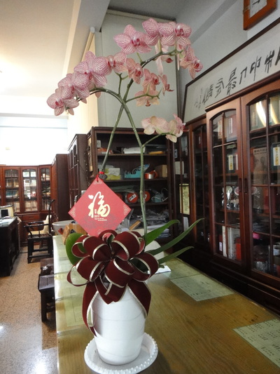 整齊明亮的櫃台